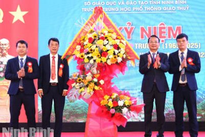 Đồng chí Bí thư Tỉnh ủy Đặng Xuân Phong dự Lễ kỷ niệm 60 năm thành lập Trường THPT Giao Thủy