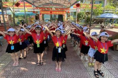 Trường MN Hoa Sen- Các bé 5 tuổi tham quan Bảo tàng Tỉnh Nam Định