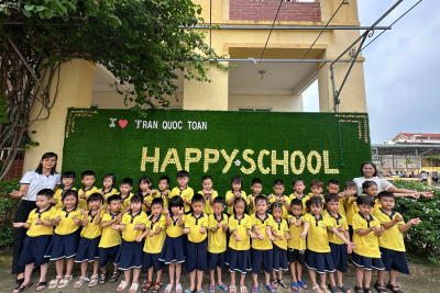 Ngày 10/5/2024 Trường mầm non Hoa Sen Phối hợp với trường tiểu học Trần Quốc Toản cho các cháu 5 tuổi đến thăm quan trải nghiệm tại trường tiểu học Trần Quốc Toản