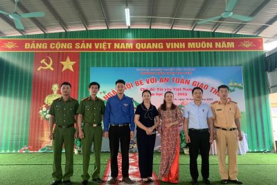 Ngày 19/4/2023 trường mầm non Hoa Sen phố hợp với đoàn thanh niên công an huyện Yên Khánh, tổ chức Ngày hội bé với an toàn giao thông – chủ đề “Tôi yêu Việt Nam”