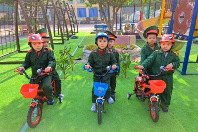 Trường mầm non Hoa Sen tổ chức cho trẻ trải nghiệm tập làm các chiến sỹ bộ đội tý hon
